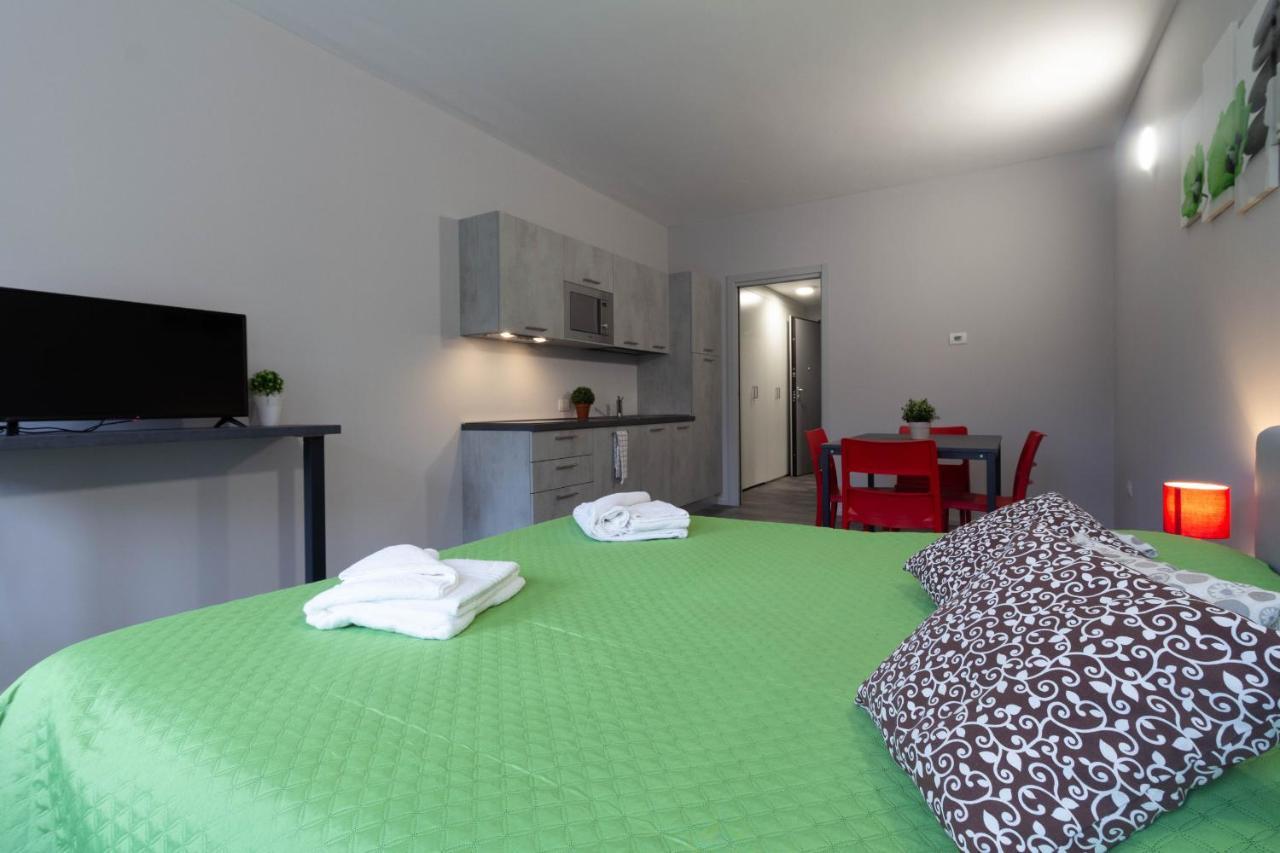 Lime Apartment - Affitti Brevi Italia เลคโค ภายนอก รูปภาพ